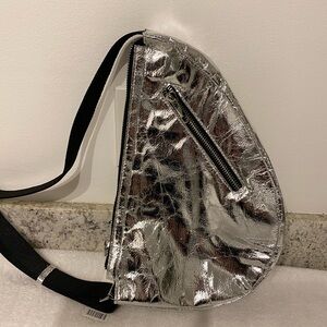 NWT URBAN OUTFITTERS SILVER SLING CROSSBODY. 14x9. Adjustable strap.